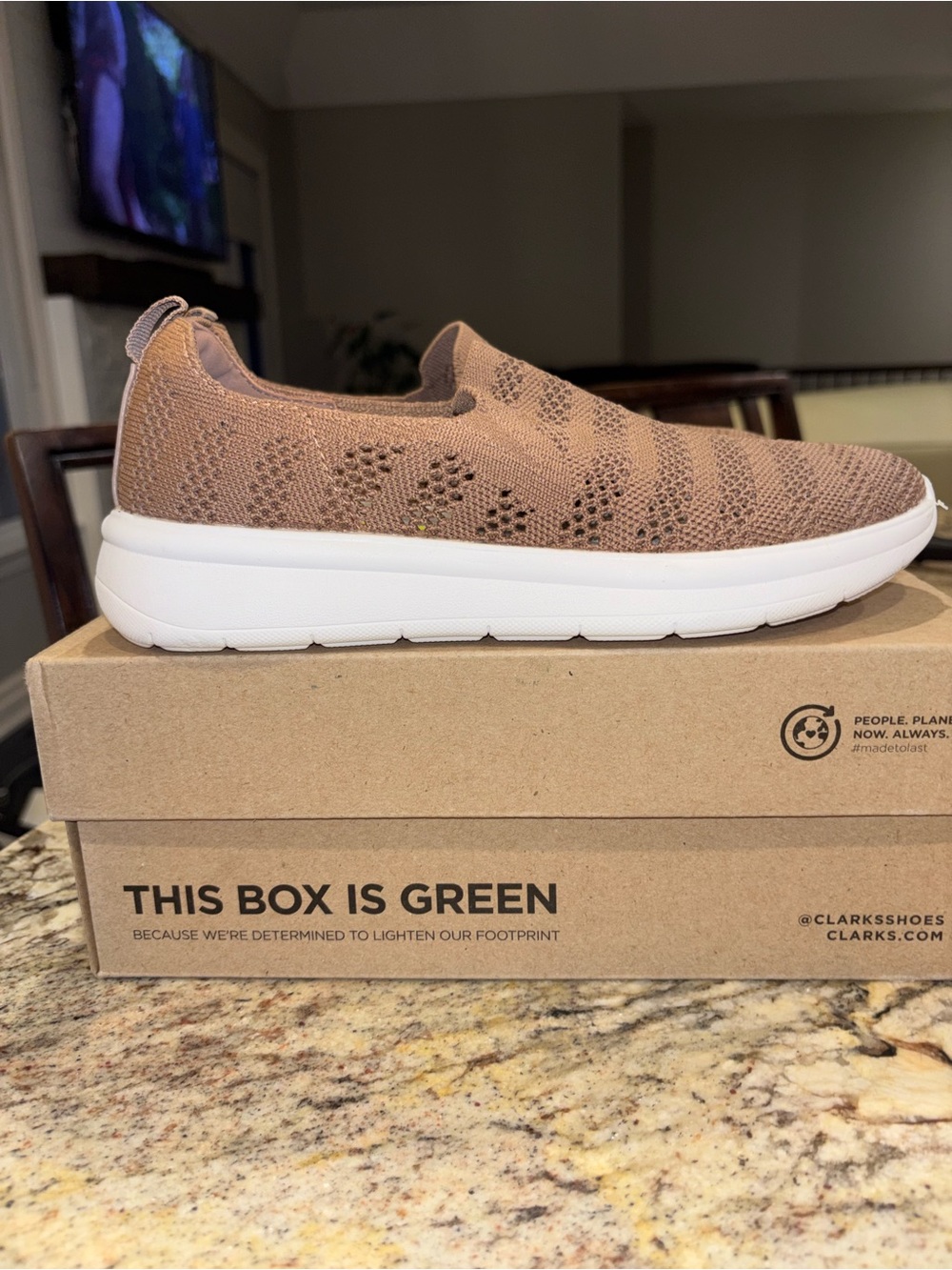 Clark’s Slip on Sneakers NEW IN BOX - Picture 6 of 8